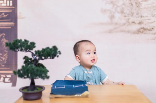 新安满月宝宝放屁臭 新安满月宝宝放屁臭